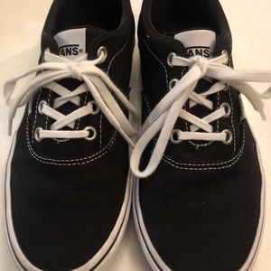 Like new! VANS black DOHENY SNEAKER women’s 7.5